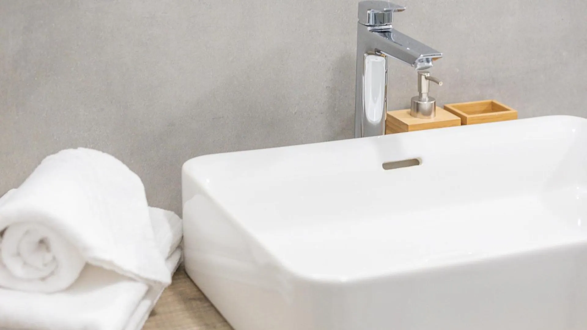 Modern And Comfortable Apartment In Cenisio Area Milan Italy