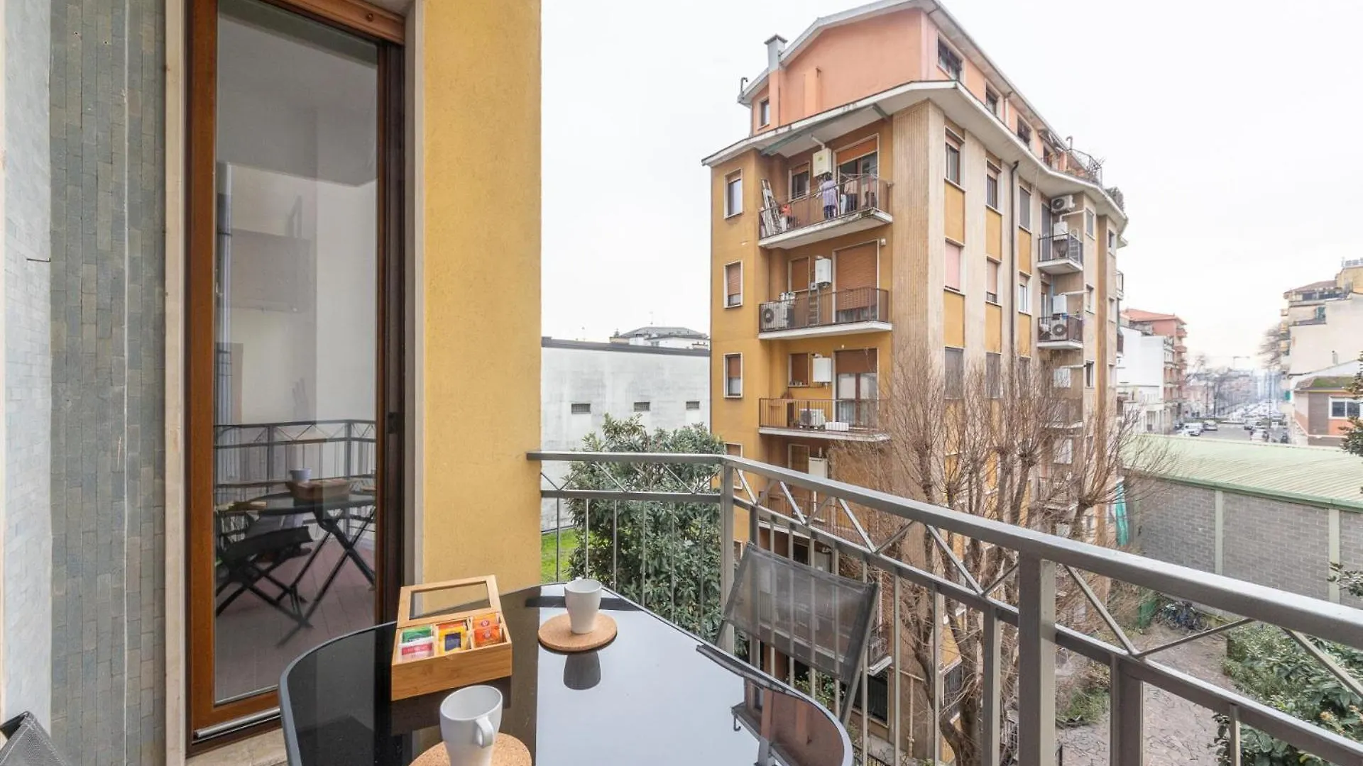Modern And Comfortable Apartment In Cenisio Area Milan