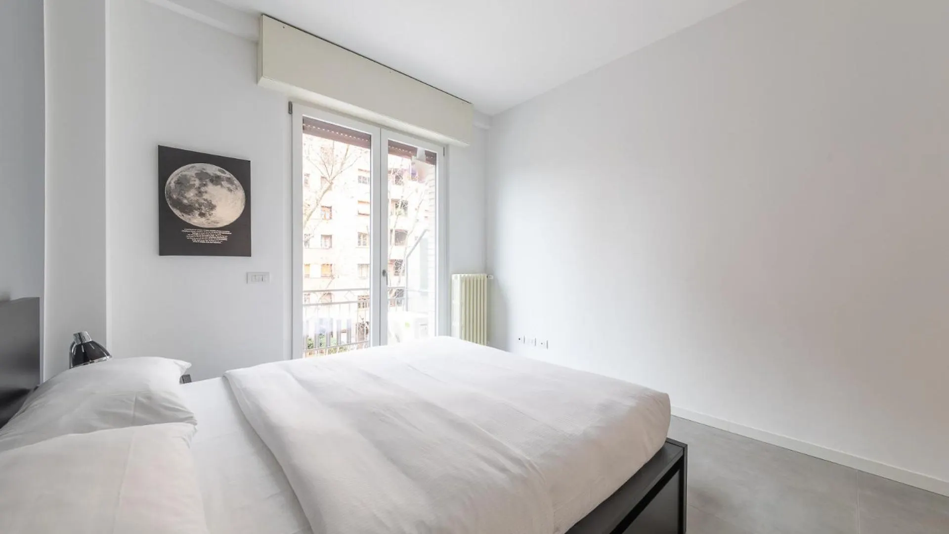Modern And Comfortable Apartment In Cenisio Area Milan