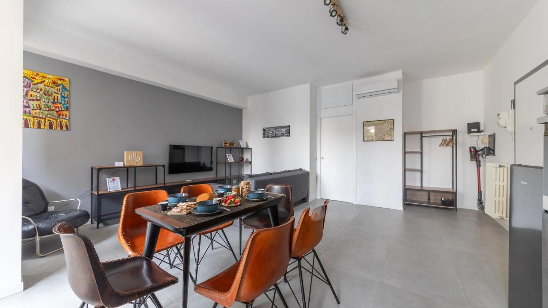 Modern And Comfortable Apartment In Cenisio Area Milan