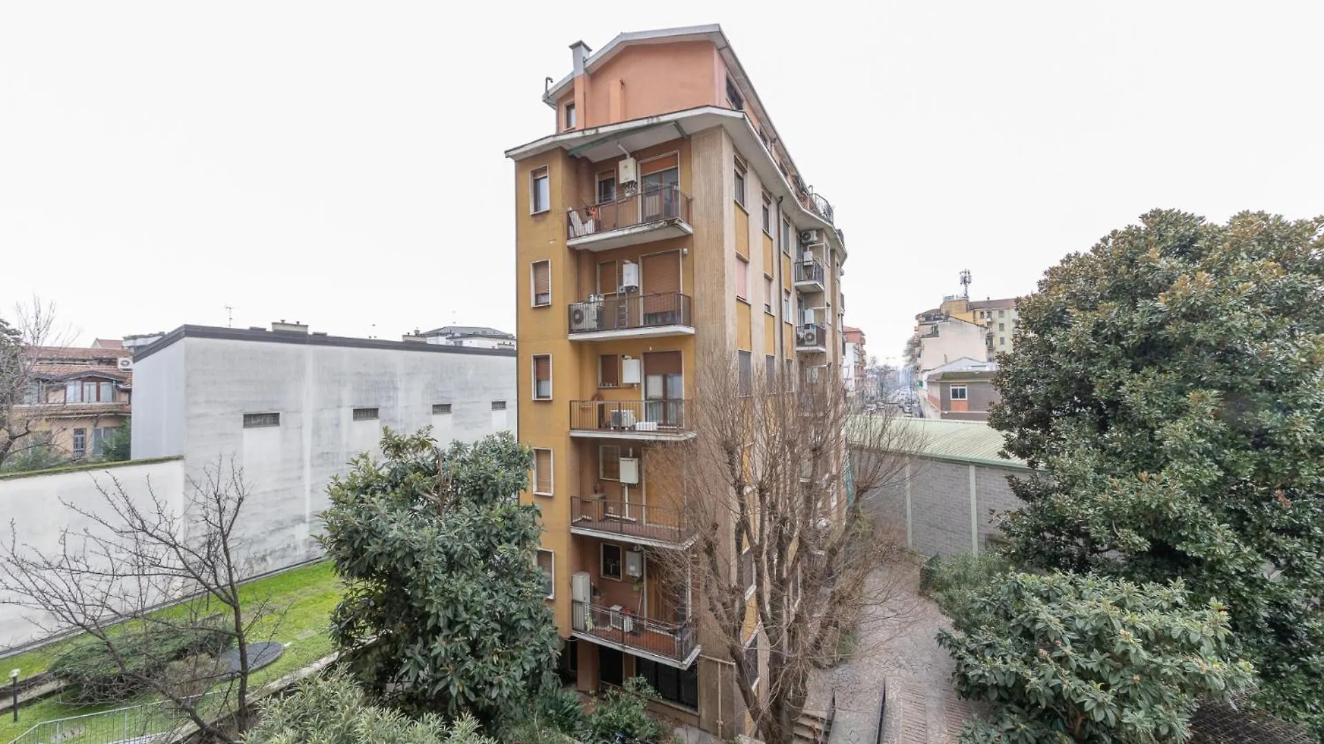 Modern And Comfortable Apartment In Cenisio Area Milan