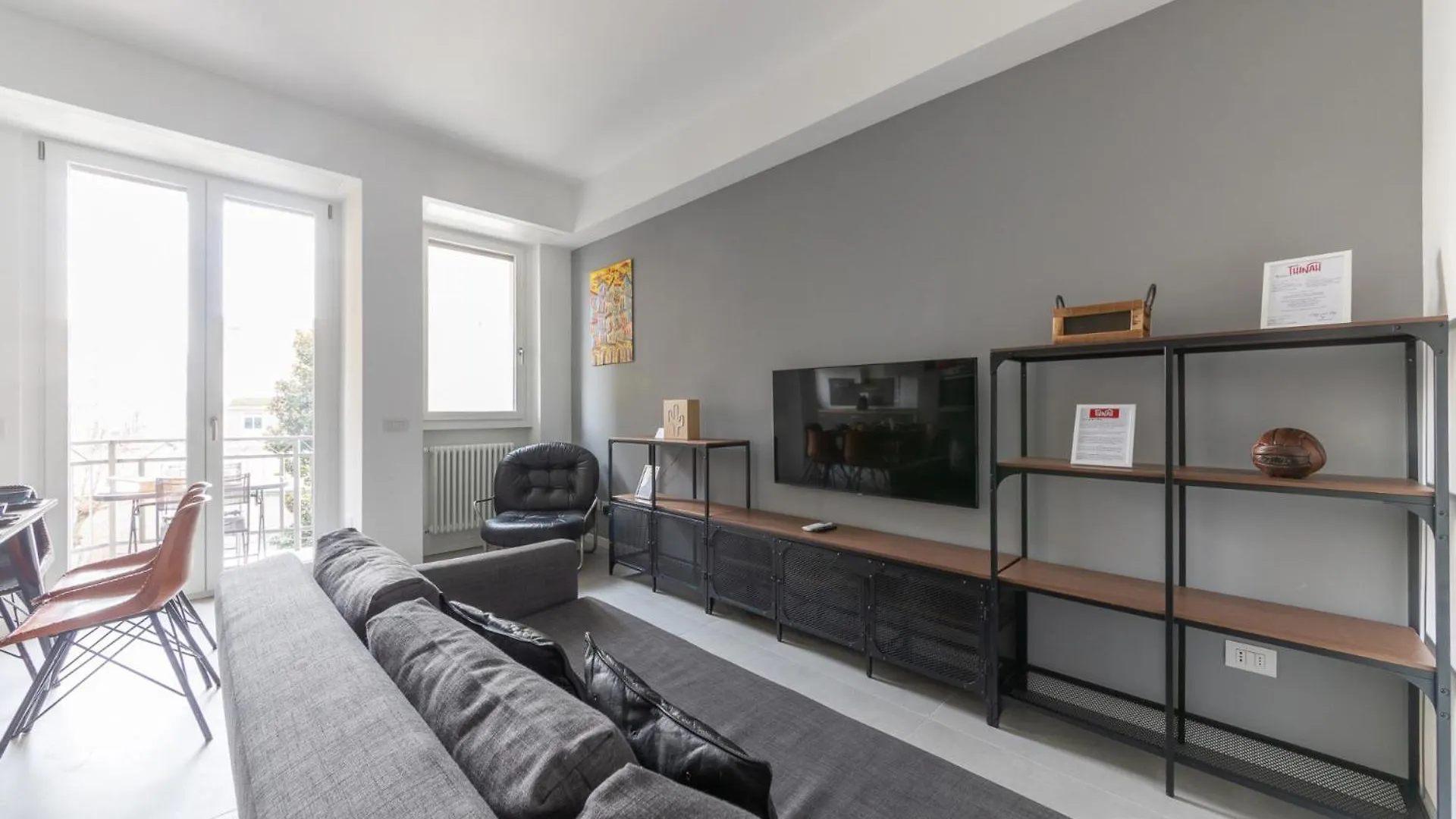 Modern And Comfortable Apartment In Cenisio Area Milan Italy