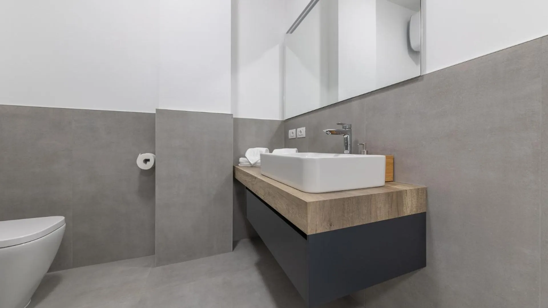 Modern And Comfortable Apartment In Cenisio Area Milan