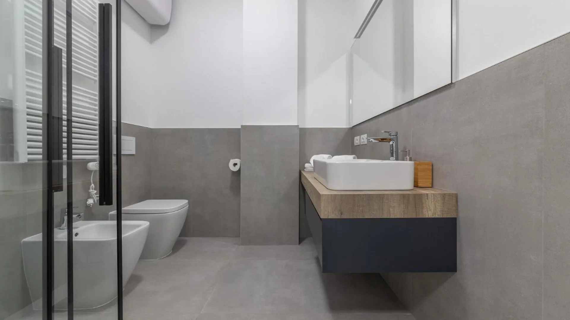 Modern And Comfortable Apartment In Cenisio Area Milan