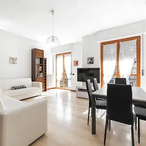 Cenisio M5 Lovely - With Balcony! Appartamento