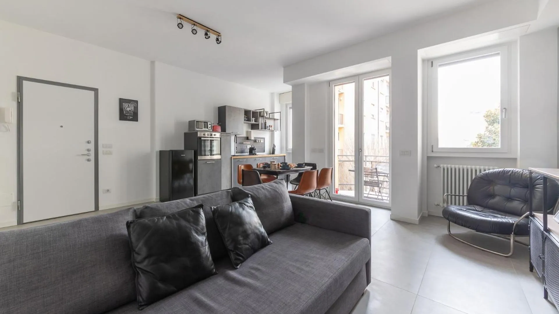 Modern And Comfortable Apartment In Cenisio Area Milán